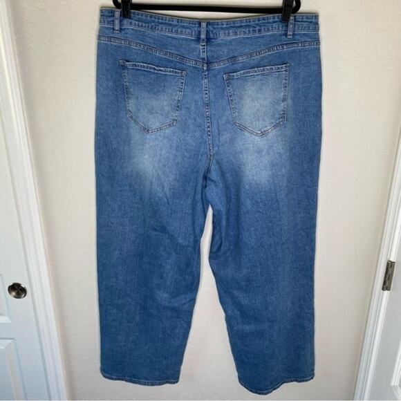 Eloquii Medium Wash Straight Leg Jeans 18 - Picture 10 of 11